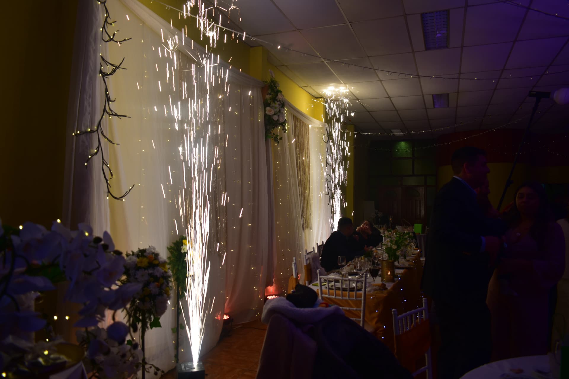 Máquina de chispas frías en evento